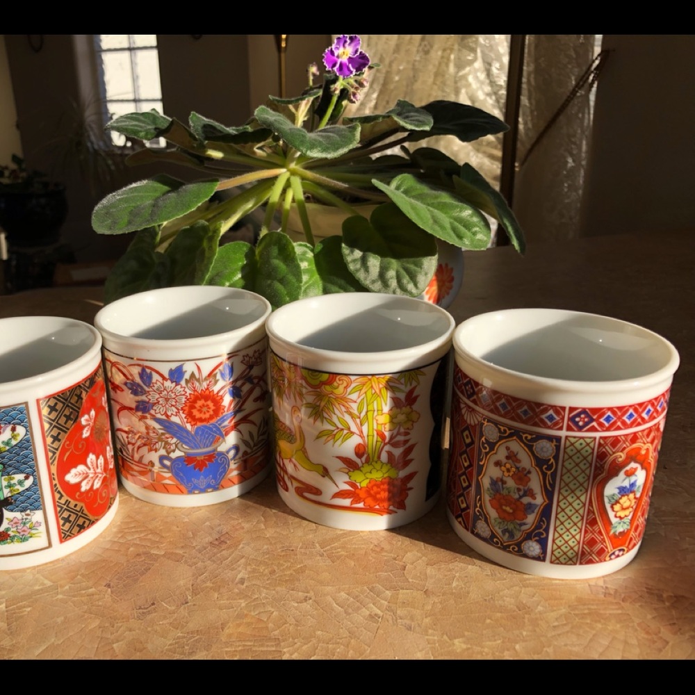 Set of 4 coffee mugs